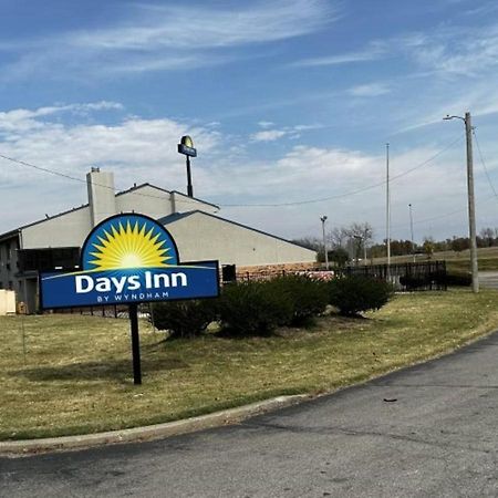 Days Inn & Suites By Wyndham Caseyville Exteriör bild