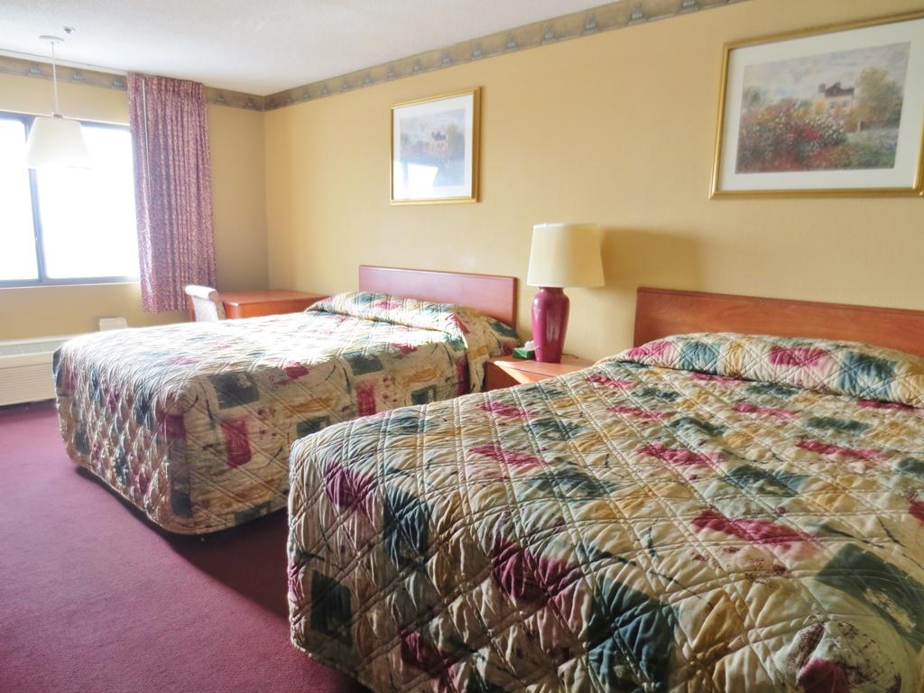 Days Inn & Suites By Wyndham Caseyville Rum bild