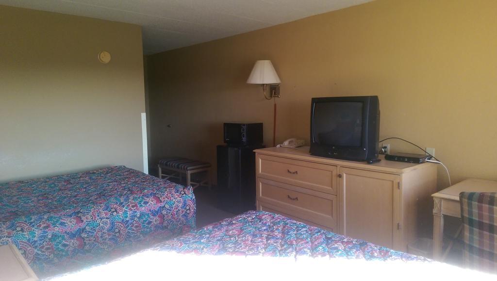 Days Inn & Suites By Wyndham Caseyville Rum bild