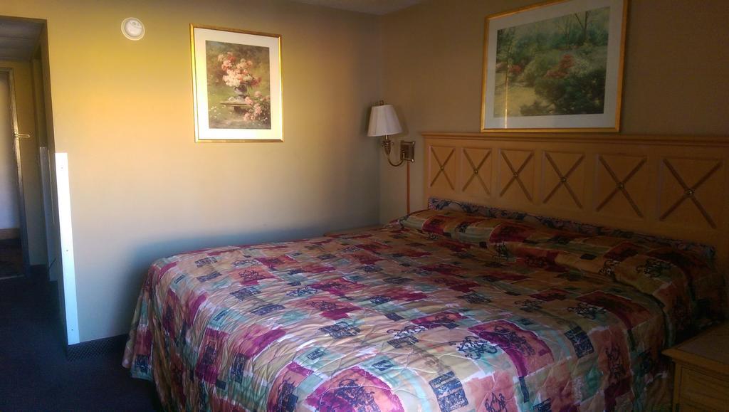 Days Inn & Suites By Wyndham Caseyville Rum bild