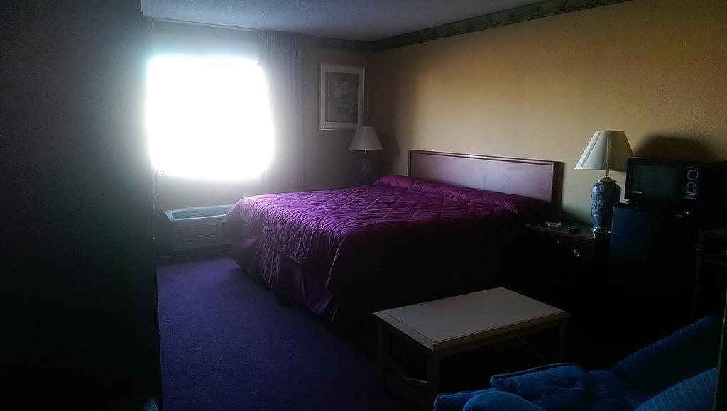 Days Inn & Suites By Wyndham Caseyville Rum bild