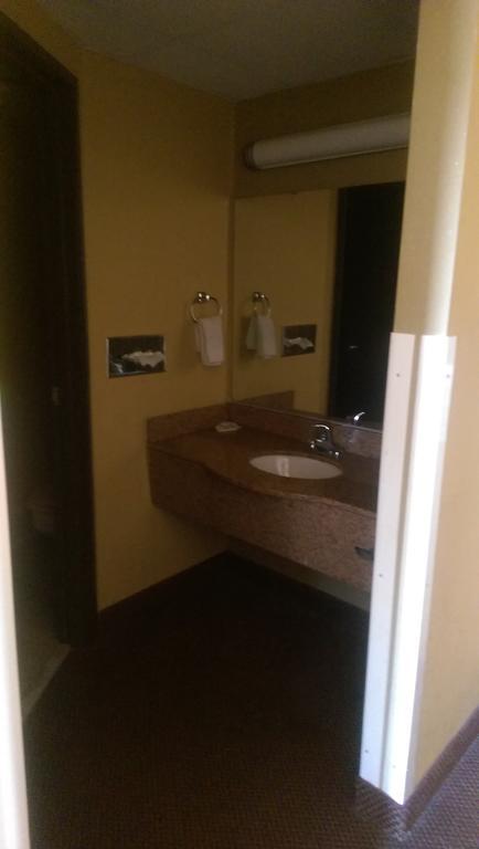 Days Inn & Suites By Wyndham Caseyville Rum bild