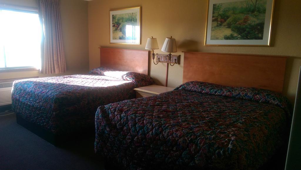 Days Inn & Suites By Wyndham Caseyville Rum bild